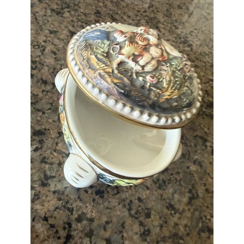 Vintage Capodimonte 1366/114 Porcelain Trinket Box Hand Painted Italy